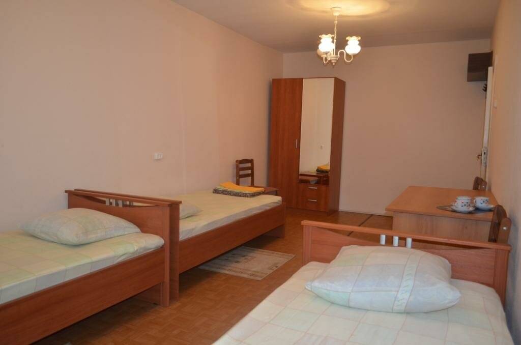 Номер стандарт с 3 односпальными кроватями (удобства на этаже)